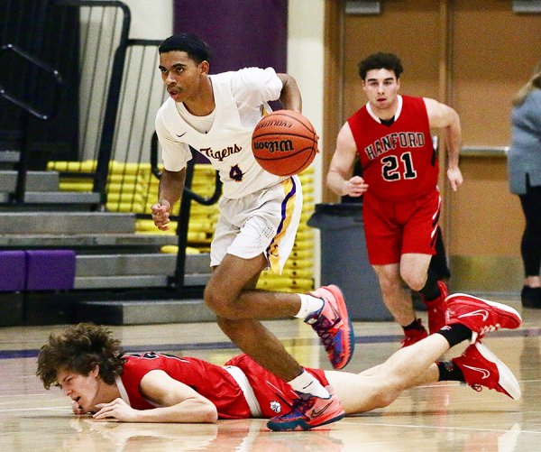 Lemoore's Beunju Moon drives for the basket and a score in the first quarter against the visiting Hanford Bullpups.